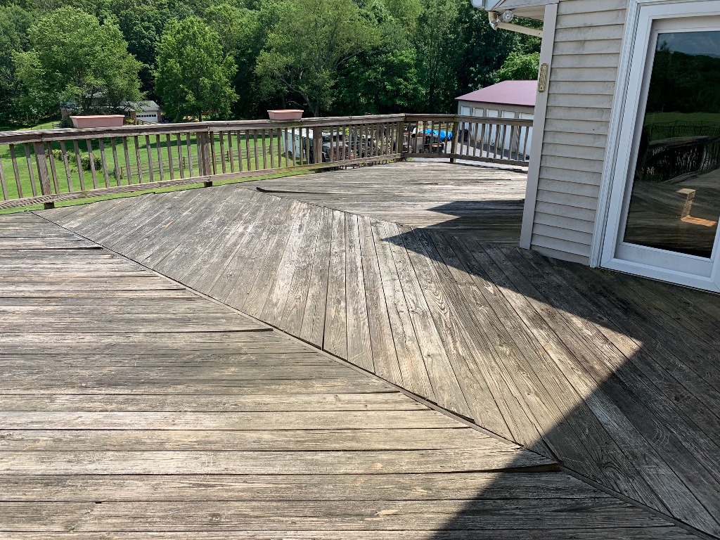 Lutherville/Timonium Maryland Before Deck Cleaning