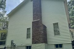 before: mold and algae buildup; after: a bright, clean exterior that looks brand new.