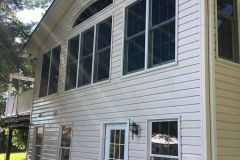 Mold-free and clean house front after pressure washing